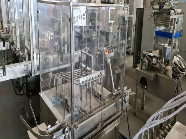Envasadora 7 pistões aut. c/ cabine marca Wada